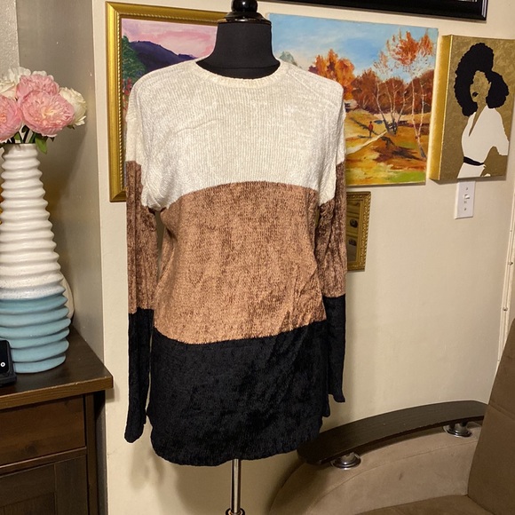 NWOT EURO JOY PARIS -L- MILANO WOMEN SWEATER SIZE L - Picture 1 of 7